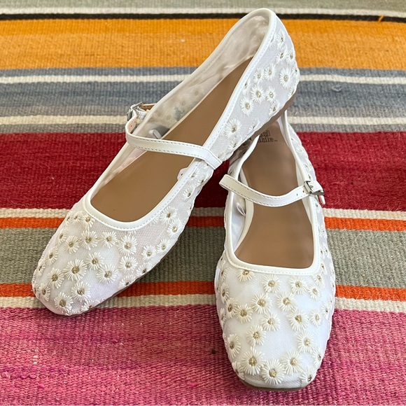 Wild Fable Ivory Elsa Eyelet Floral Mary Jane Flats - Picture 2 of 6
